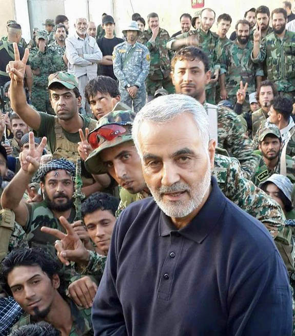Questa immagine ha l'attributo alt vuoto; il nome del file è Iranian-General-Qassem-Soleimani-with-Iraqi-Militia-in-Aleppo-Syria-fighting-ISIS.-Another-Great-Iranian-State-Media-Propaganda-Photo-Op..jpg