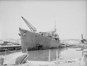 Questa immagine ha l'attributo alt vuoto; il nome del file è navi-inglesi-danneggiate-a-malta-7-aprile-1942.jpg