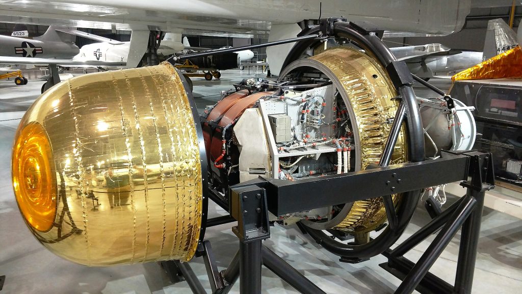 Questa immagine ha l'attributo alt vuoto; il nome del file è capsula-di-recupero-HEXAGON_KH-9_at_USAF_Museum-3-1024x576.jpg
