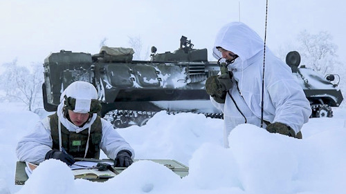Questa immagine ha l'attributo alt vuoto; il nome del file è soldati-russi-neve.jpg