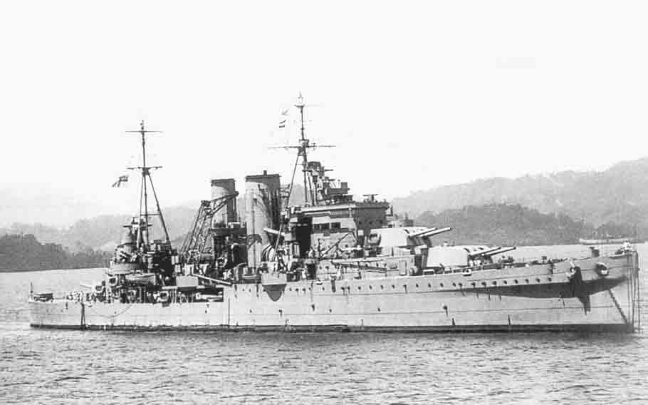 Questa immagine ha l'attributo alt vuoto; il nome del file è HMS_Exeter_off_Sumatra_in_1942.jpg
