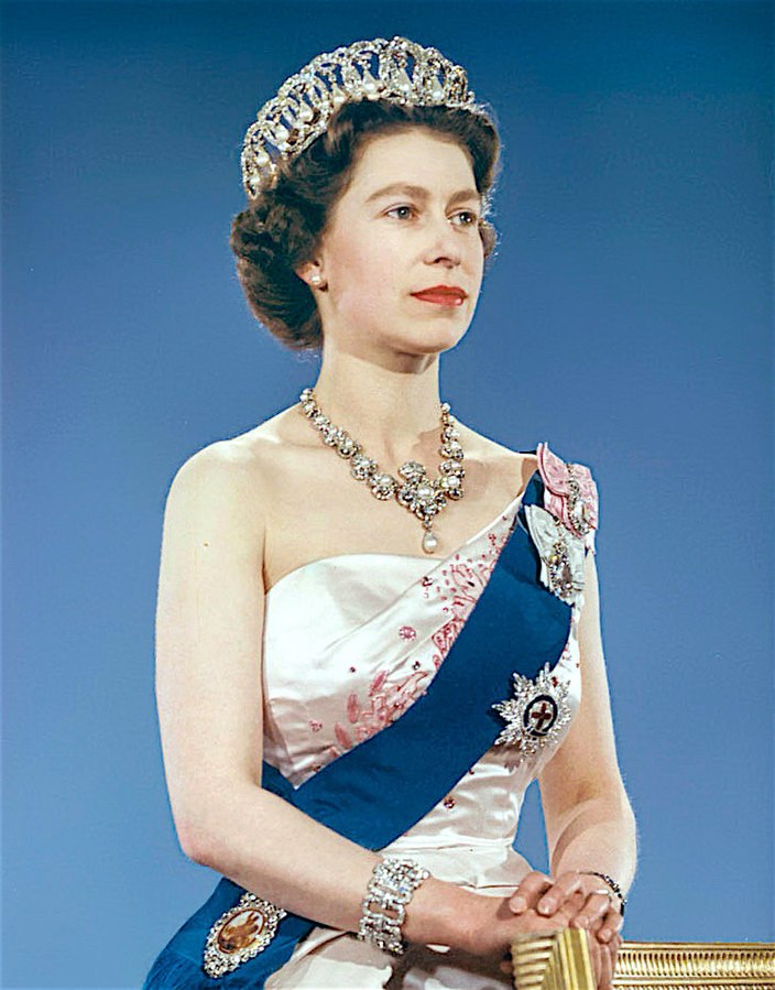 Questa immagine ha l'attributo alt vuoto; il nome del file è MARINA-UK-Queen_Elizabeth_II_1959.jpg