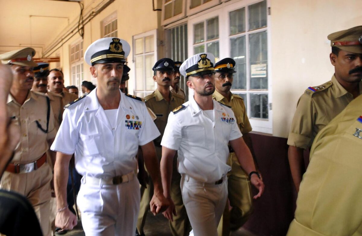Massimiliano Latorre e Salvatore Girone lasciano il carcere di Trivamdrum