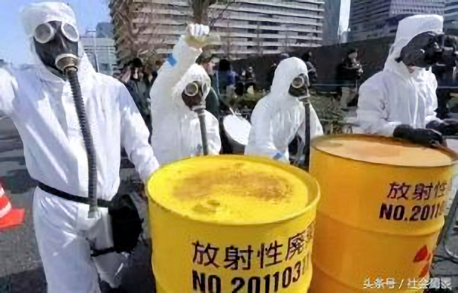 fukushima-worker-radioattivita-bidoni-large