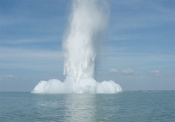 In-Water-Explosion_600-pix