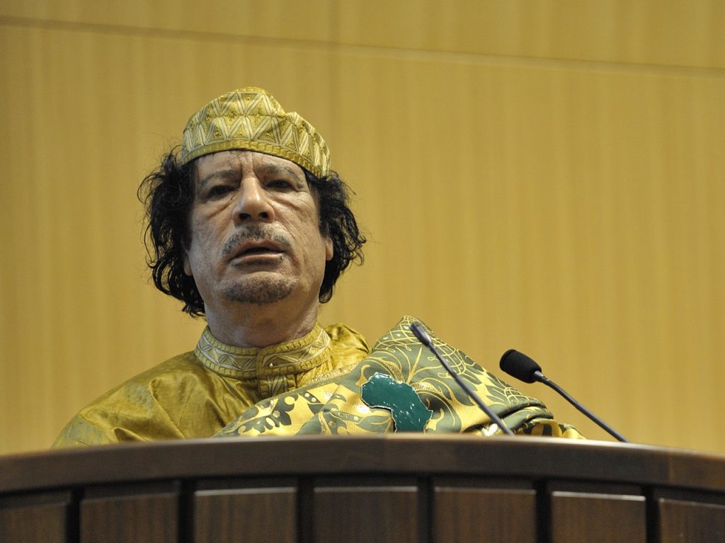 Questa immagine ha l'attributo alt vuoto; il nome del file è LIBIA-1280px-Muammar_al-Gaddafi_12th_AU_Summit_090202-N-0506A-534_cropped-1024x767.jpg