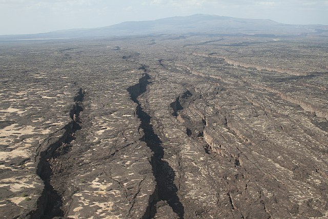 GEOLOGIA 640px-Manda-Hararo_rift,_Afar