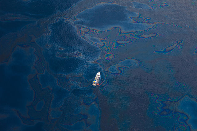 Questa immagine ha l'attributo alt vuoto; il nome del file è EMERGENZA-PETROLIO-Deepwater_Horizon_Oil_Spill_-_Gulf_of_Mexico.jpg