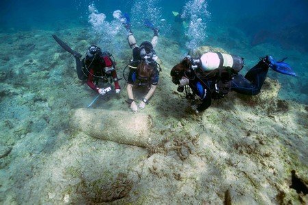 Questa immagine ha l'attributo alt vuoto; il nome del file è Akrotiri-dreamers-bay-3.jpg
