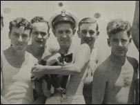 Questa immagine ha l'attributo alt vuoto; il nome del file è simon-crew.jpg