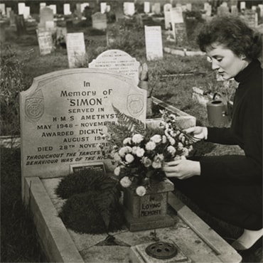 Questa immagine ha l'attributo alt vuoto; il nome del file è tomba-di-simon.jpg