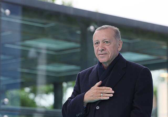 Questa immagine ha l'attributo alt vuoto; il nome del file è GEOPOLITICA-TURCHIA-ERDOGAN-Recep_Tayyip_Erdogan_Levent_Camii_Acilisinda.jpg