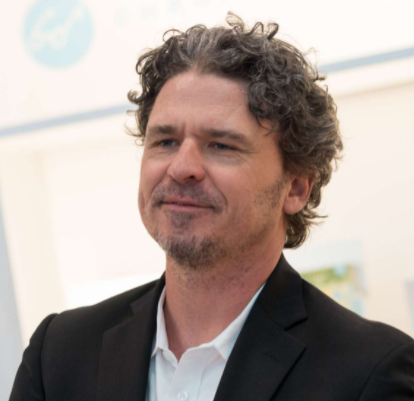 Questa immagine ha l'attributo alt vuoto; il nome del file è Dave-eggers.png