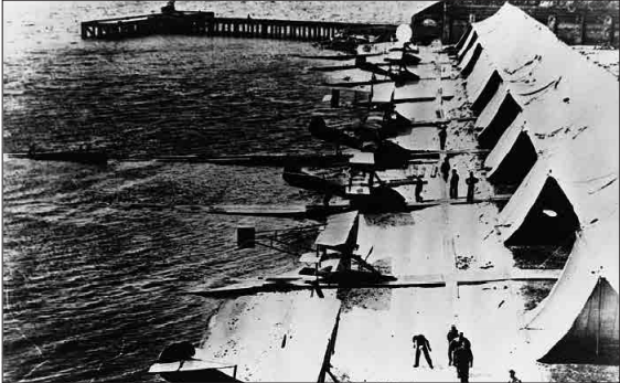 Questa immagine ha l'attributo alt vuoto; il nome del file è idrovolanti-a-pensacola.png