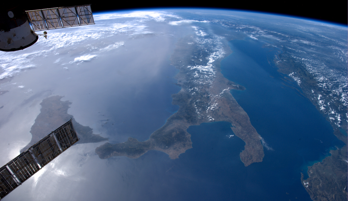 italia-from-sapce-satellte