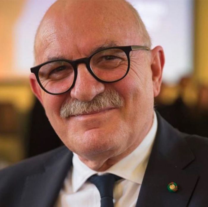 Questa immagine ha l'attributo alt vuoto; il nome del file è silvestro-greco.jpeg