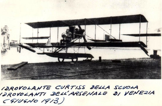 Questa immagine ha l'attributo alt vuoto; il nome del file è curtiss-idrovolante.jpg