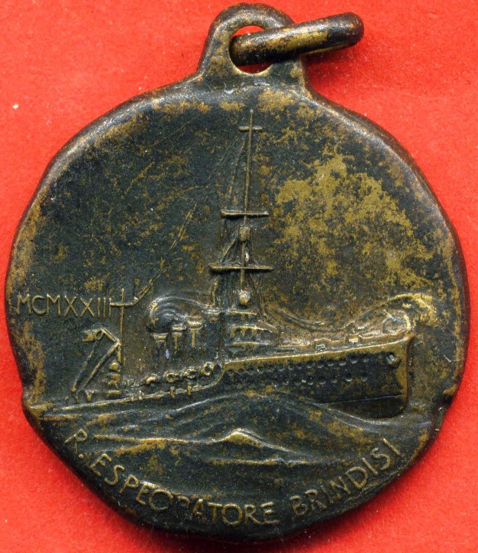 Questa immagine ha l'attributo alt vuoto; il nome del file è medaglia-regio-esploratore-brindisi.jpg