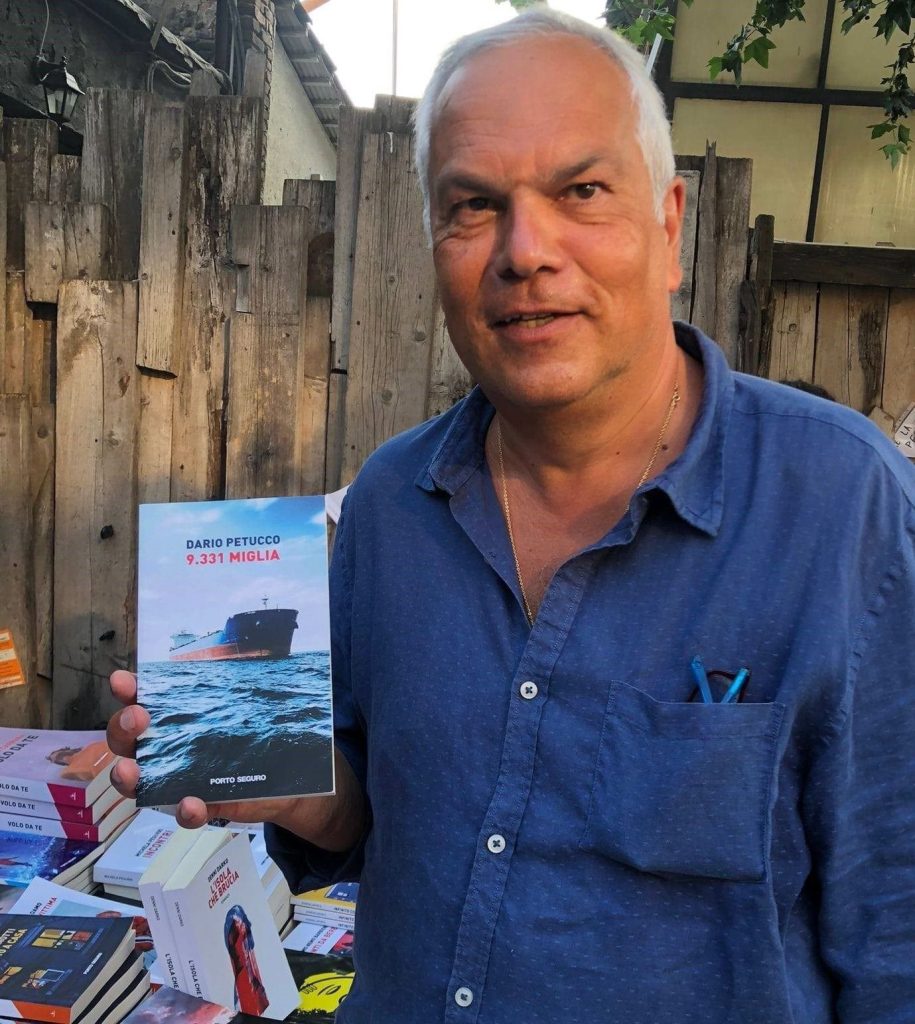 Questa immagine ha l'attributo alt vuoto; il nome del file è petucco-libro-presentazione-915x1024.jpg