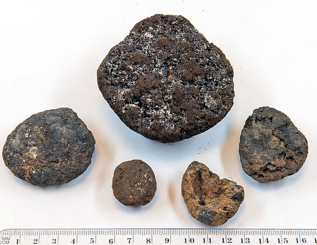 Questa immagine ha l'attributo alt vuoto; il nome del file è GEOLOGIA-Manganese-nodule-09_hg.jpg