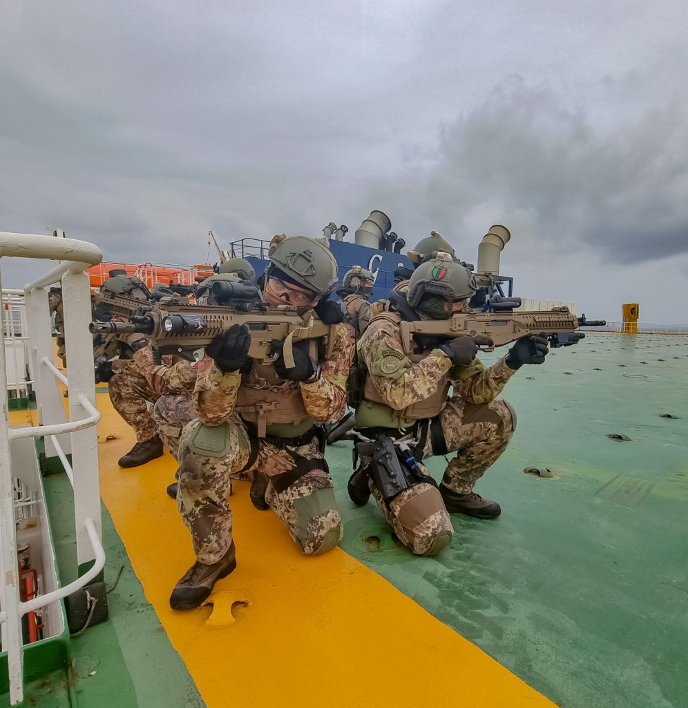 Questa immagine ha l'attributo alt vuoto; il nome del file è anti-pirateria-grande-cong4-1-996x1024.jpg