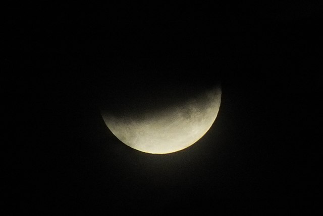 ASTRONOMIA LUNA ECLISSE Partial_lunar_eclipse_17.07.2019_in_Moscow