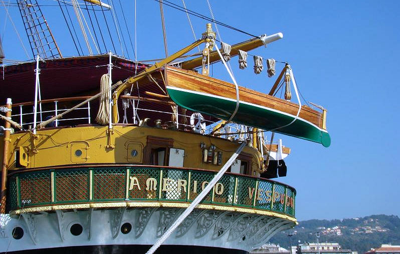 Questa immagine ha l'attributo alt vuoto; il nome del file è baleniera-nave-vespucci.jpg
