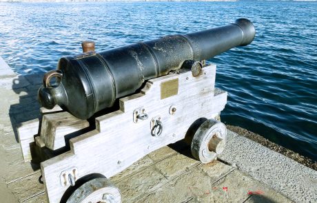 I cannoni navali inglesi sul lungomare di La Spezia