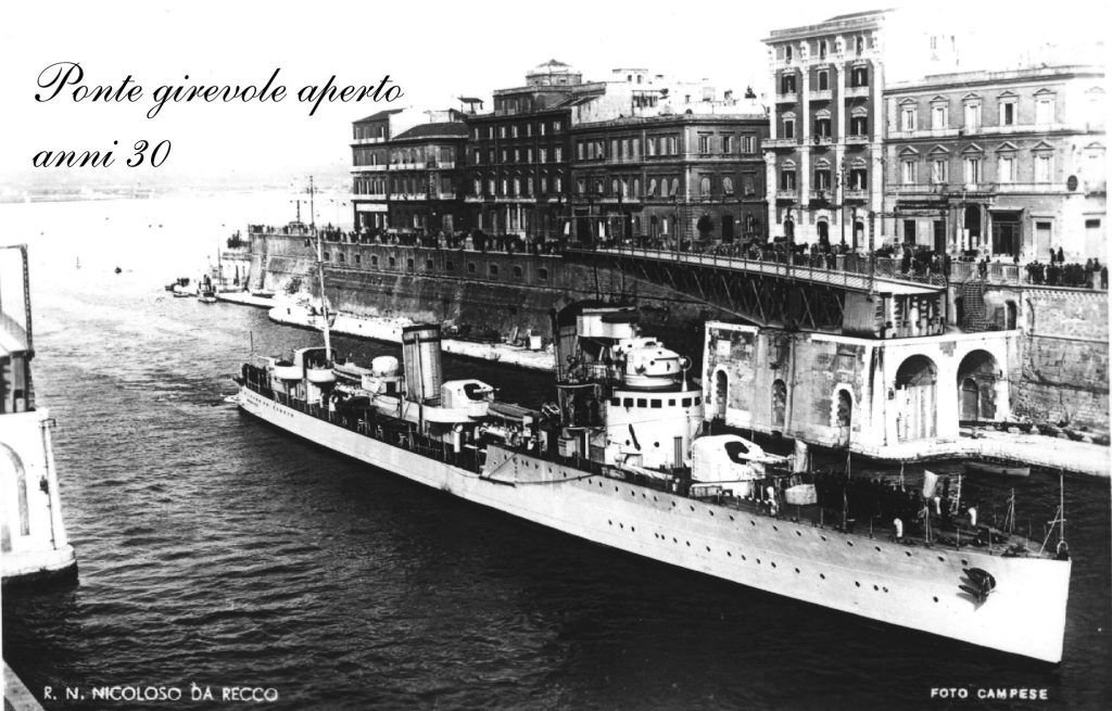 Questa immagine ha l'attributo alt vuoto; il nome del file è Da-Recco-ponte-girevole-Taranto-1024x655.jpg