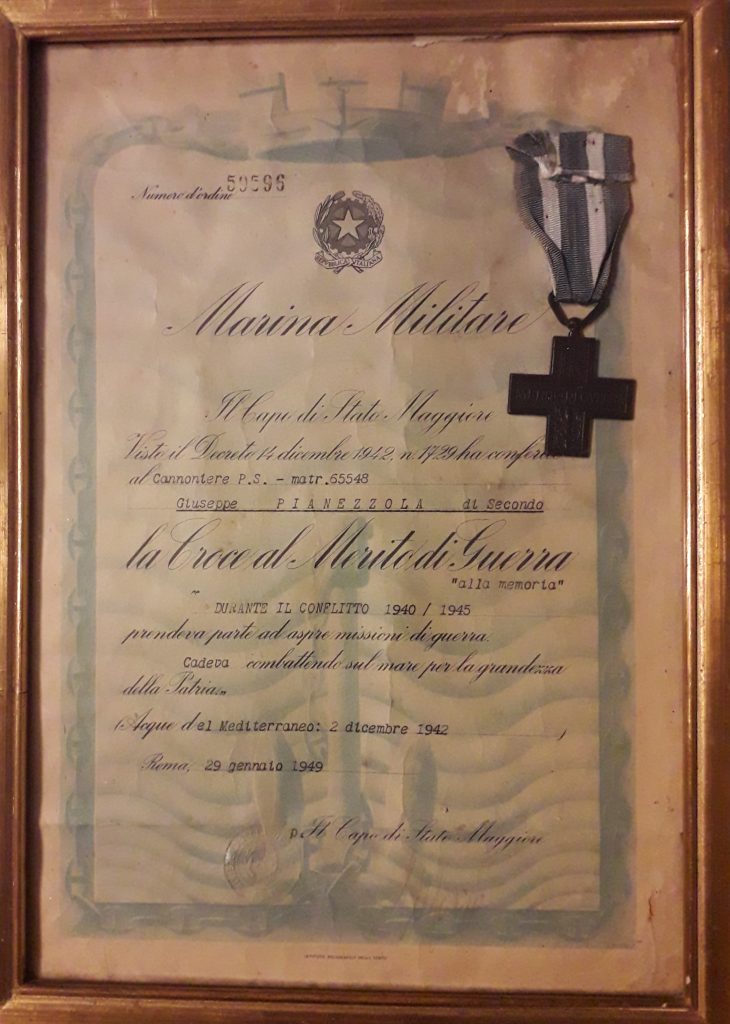 Questa immagine ha l'attributo alt vuoto; il nome del file è croce-merito-guerra-memoria-730x1024.jpg