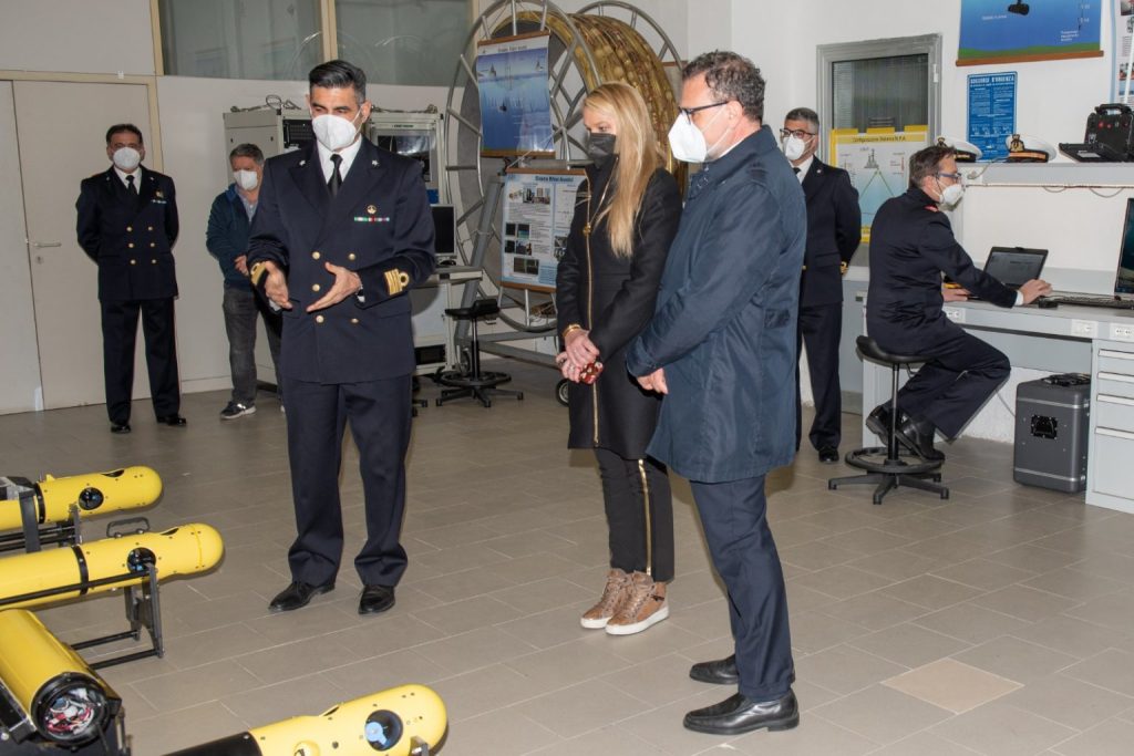 Questa immagine ha l'attributo alt vuoto; il nome del file è polo-nazionale-subacquea-auv-1024x683.jpeg