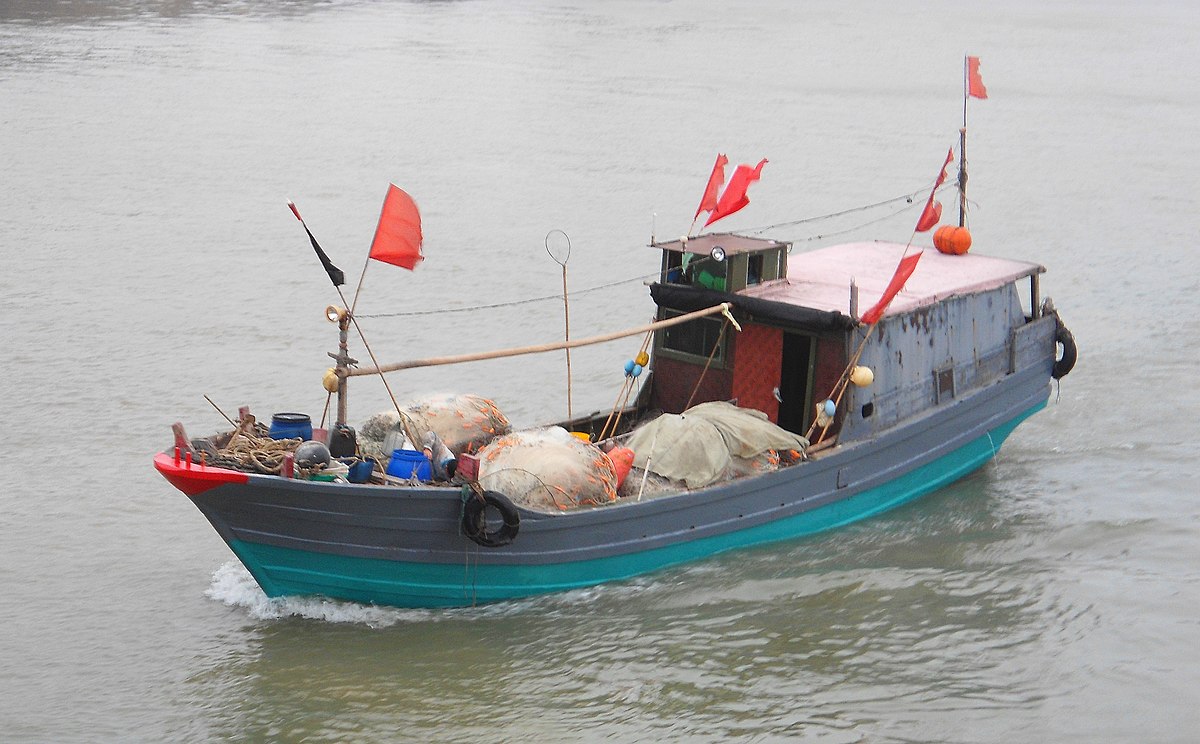 CINA PESCA 1200px-Fishing_boat_in_Haikou_01