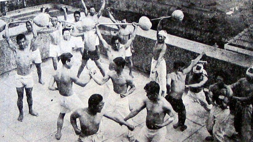 Questa immagine ha l'attributo alt vuoto; il nome del file è old_style_karate-large.jpg