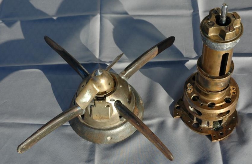 Questa immagine ha l'attributo alt vuoto; il nome del file è acciarino-a-contatto-e-detonatore-tedesco.jpg