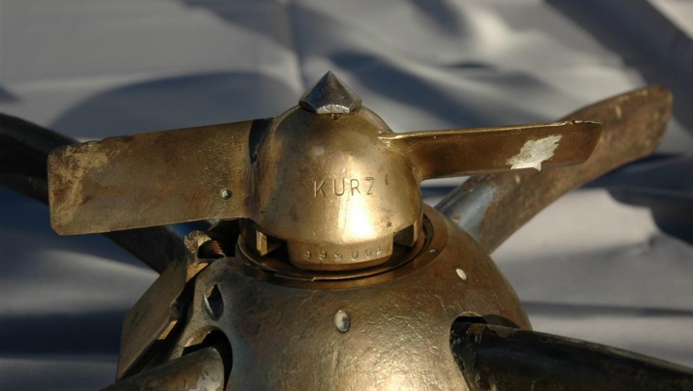 Questa immagine ha l'attributo alt vuoto; il nome del file è acciarino-a-contatto-tedesco-II-WW.jpg