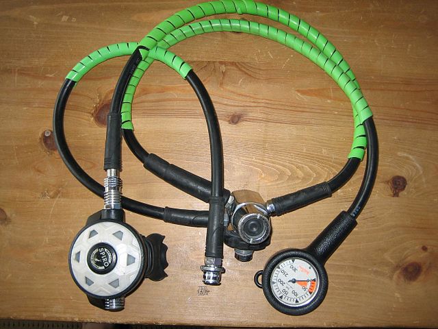 Questa immagine ha l'attributo alt vuoto; il nome del file è ATTREZZATURA-SCUBA-Diving_regualtor_assembly.jpg