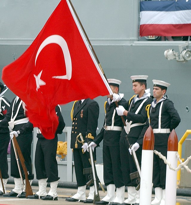 Questa immagine ha l'attributo alt vuoto; il nome del file è MARINA-TURCA-Turkish_Navy_soldiers.jpg