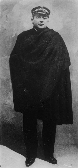 Questa immagine ha l'attributo alt vuoto; il nome del file è Nazario_Sauro_-_IT-ACS-AS0001-0003708-04-01608-wikipedia.jpg