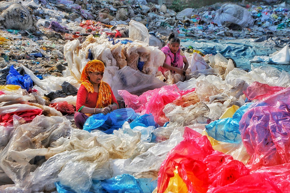 Questa immagine ha l'attributo alt vuoto; il nome del file è plastics-bangladesh-free.jpg
