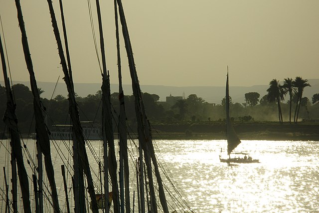 Questa immagine ha l'attributo alt vuoto; il nome del file è EGITTO-Luxor_Egypt_Sunset_on_Nile_River.jpg