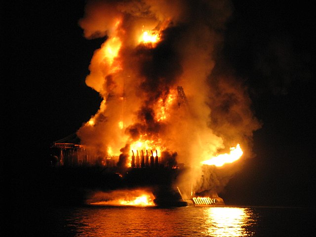 EMERGENZA-PETROLIO-DEEPWATER-HORIZON640px-Coast_Guard_and_Agencies_Response_to_Deepwater_Horizon_Oil_Spill_4541155893