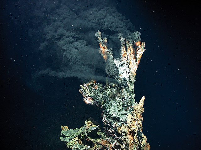 Questa immagine ha l'attributo alt vuoto; il nome del file è GEOLOGIA-BLACK-SMOKE-640px-MARUM_Schwarzer_Raucher.jpg