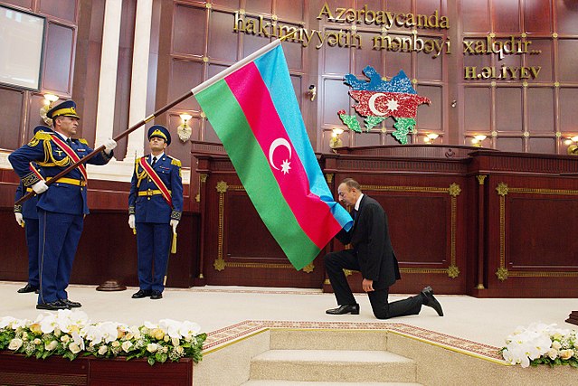 Questa immagine ha l'attributo alt vuoto; il nome del file è GEOPOLITICA-AZERBAIJAN-640px-Official_inauguration_of_Ilham_Aliyev_who_has_been_elected_President_of_the_Republic_of_Azerbaijan_was_held_19.jpg