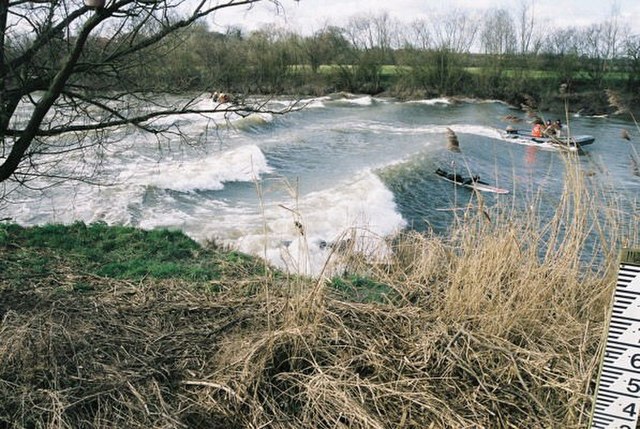 Questa immagine ha l'attributo alt vuoto; il nome del file è METEOROLOGIA-MASCARET-Severn_Bore_near_Over_Bridge_Gloucester_-_geograph.org_.uk_-_346180.jpg