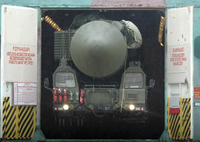 Questa immagine ha l'attributo alt vuoto; il nome del file è MILITARE-RUSSIA-SARMAT-RS-28-New_heavy_ICBM_Sarmat_undergoes_test_at_Plesetsk_Cosmodrome.jpg
