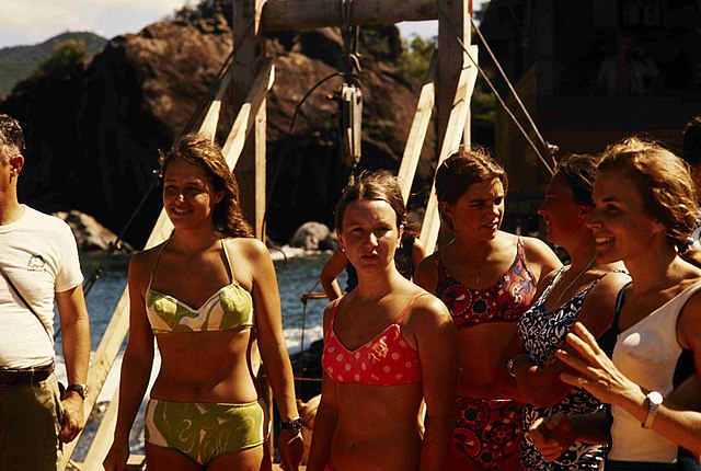 Questa immagine ha l'attributo alt vuoto; il nome del file è STORIA-DELLA-SUBACQUEA-TEKTITE-IIHFCA_1607_Tektite_II_April_1970_Color_Volume_I_215.jpg_399b5b01c6414483a4d75cdf825813a1.jpg