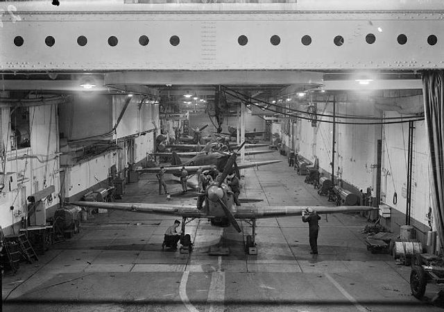 Questa immagine ha l'attributo alt vuoto; il nome del file è STORIA-MARINA-UK-HMS-ARGUS-The_Royal_Navy_during_the_Second_World_War_A18888.jpg