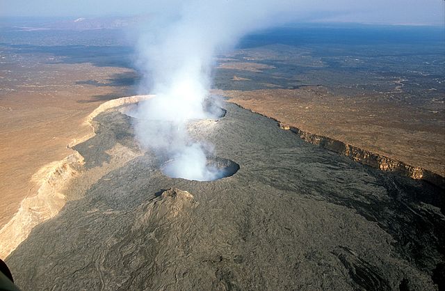 Questa immagine ha l'attributo alt vuoto; il nome del file è GEOLOGIA-Erta_Ale.jpg