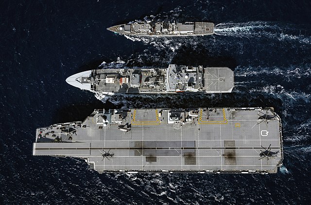 Questa immagine ha l'attributo alt vuoto; il nome del file è MARINA-UK-HMS-QUEEN-ELIZABETH-640px-Exercise_WESTLANT_19_MOD_45165425.jpg