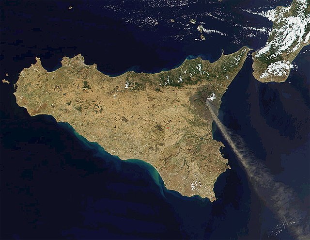 Questa immagine ha l'attributo alt vuoto; il nome del file è NASA-AQUA-MODIS-SICILIA-640px-Sicilia_Italia_NASA_Terra-Modis_4996293393.jpg